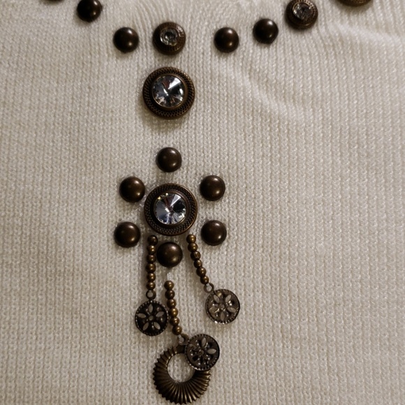 Studded white short sleeve sweater Size large. B70 - Picture 5 of 5